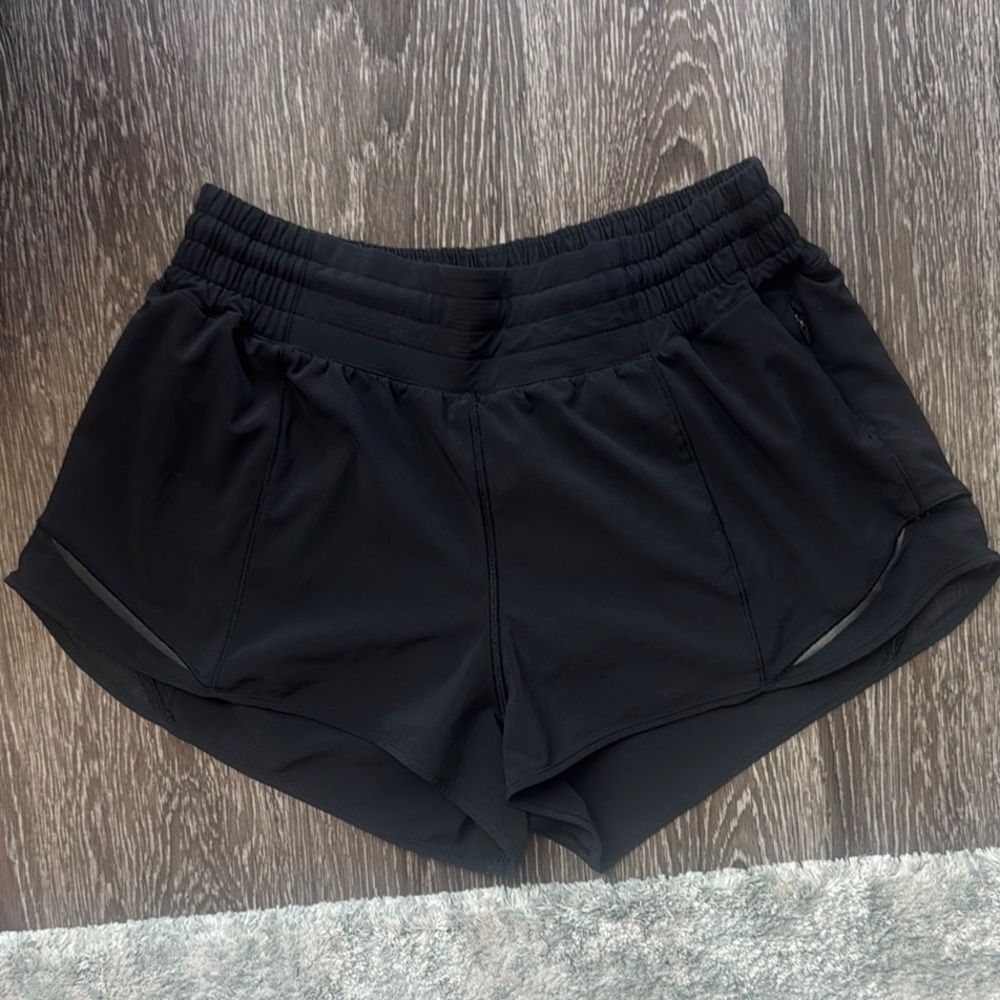 Lululemon Hotty Hot HR 2.5” Shorts